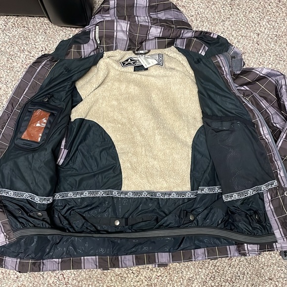 New sessions board jacket - Picture 11 of 13